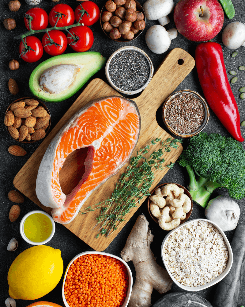 Ausgewogene Mischkost mit Obst, Gemüse, Ballaststoffen und Fisch.